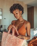 Rosa gemusterte Handtasche mit breiten Tragegriffen